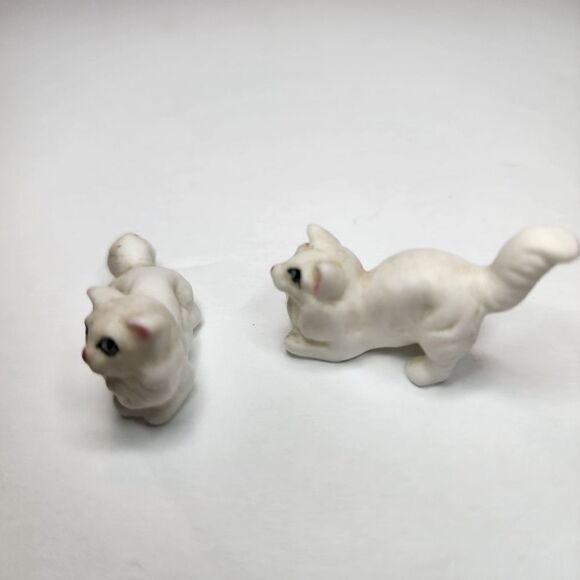 Set of Two Small Vintage White Porcelean Cats - Picture 4 of 5